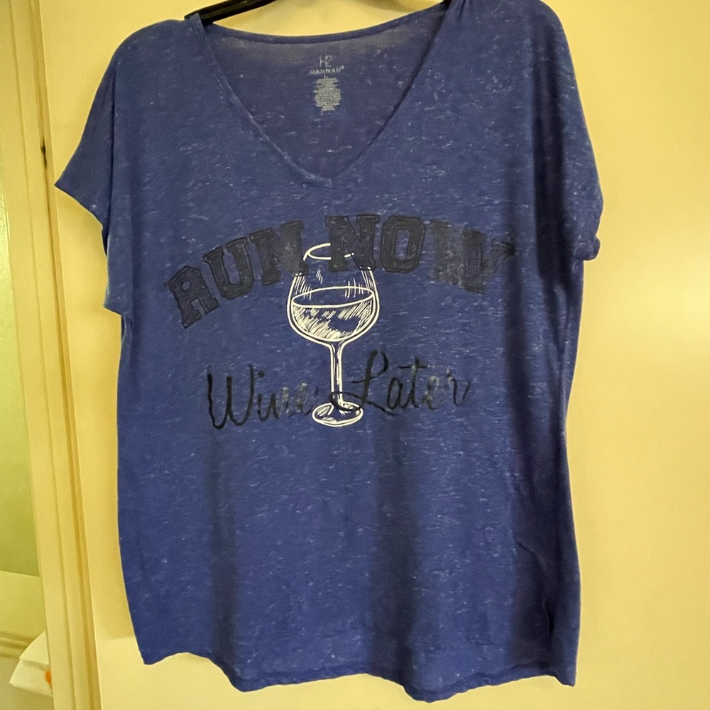 T-shirt in blue large fun to wear at girls wine night